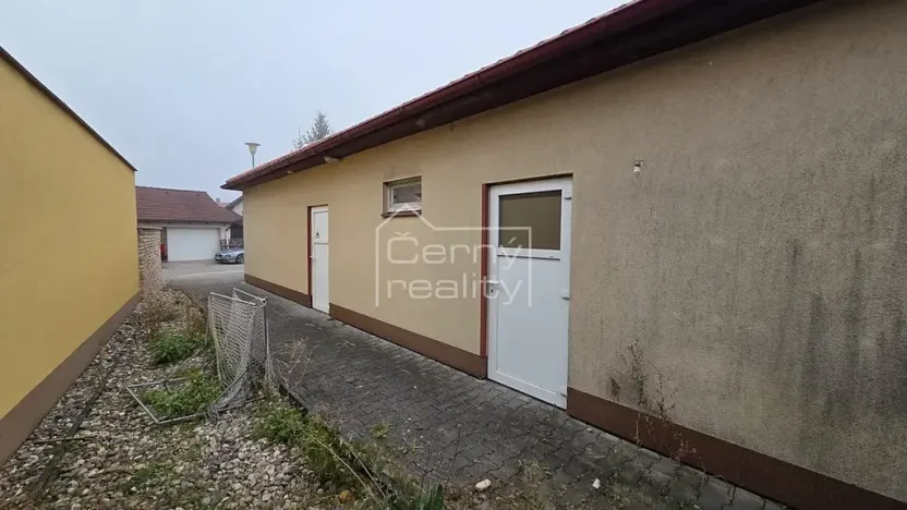 Pronájem obchodního prostoru, Pardubice, Habřinská, 92 m2