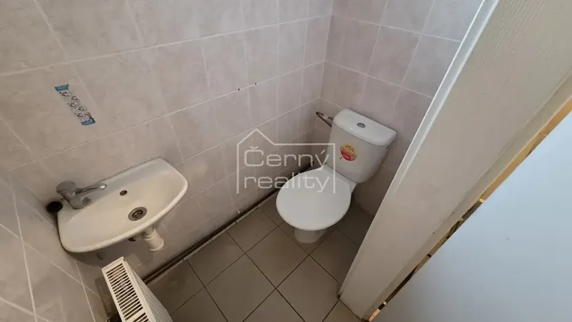 Pronájem obchodního prostoru, Pardubice, Habřinská, 92 m2