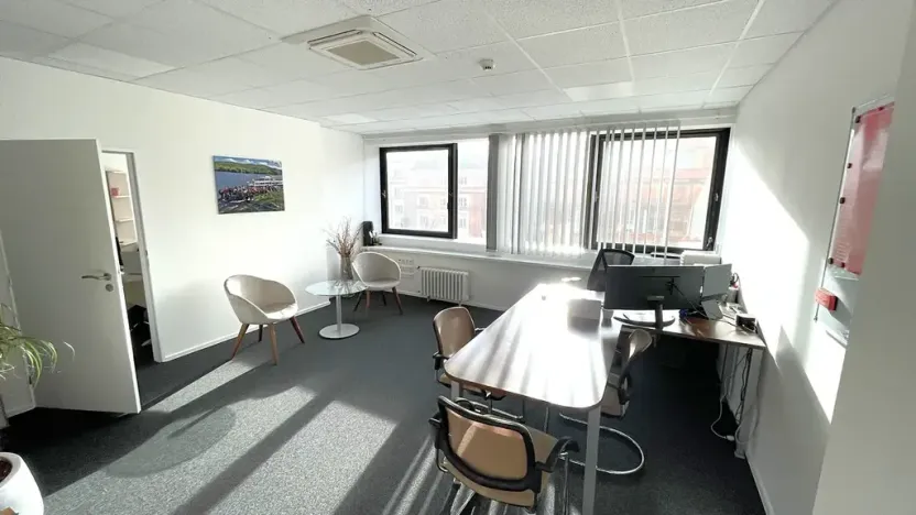 Pronájem kanceláře, Praha - Holešovice, Dělnická, 1252 m2