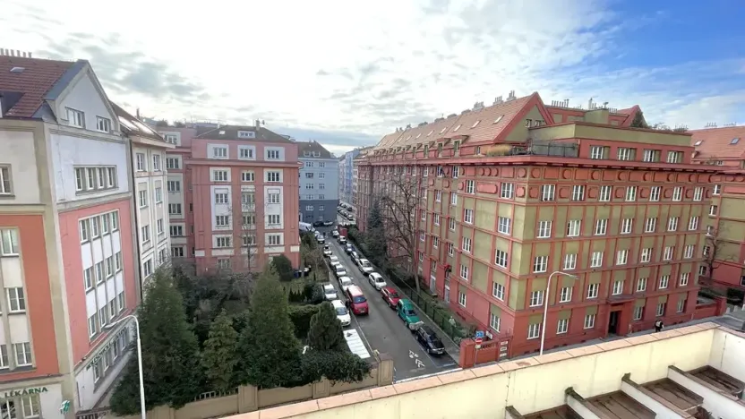 Pronájem kanceláře, Praha - Holešovice, Dělnická, 1252 m2