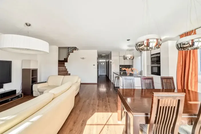 Prodej rodinného domu, Větrušice, Skalní, 158 m2