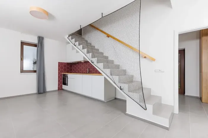 Pronájem atypického bytu, Sedlec, 73 m2
