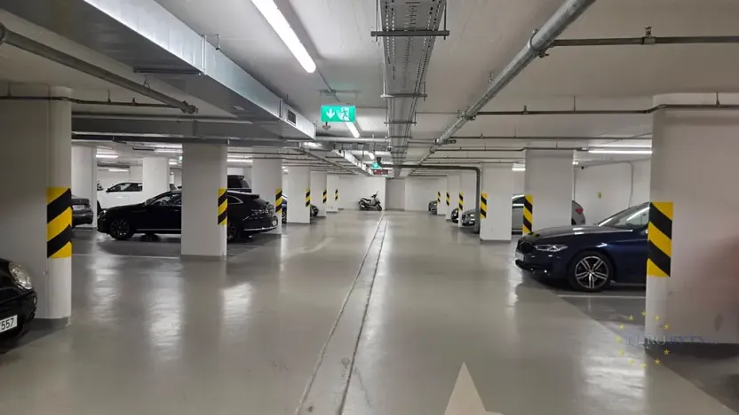 Pronájem garáže, Praha - Libeň, Kurta Konráda, 15 m2