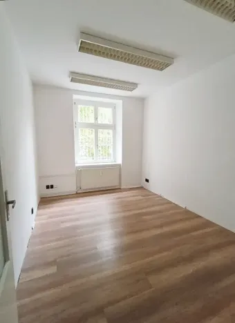 Pronájem obchodního prostoru, Hradec Králové, třída Karla IV., 90 m2