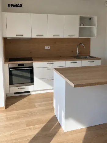 Pronájem bytu 2+kk, Olomouc, Varšavské nám., 45 m2