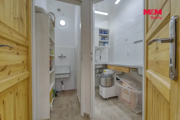Pronájem obchodního prostoru, Karlovy Vary, Bělehradská, 100 m2