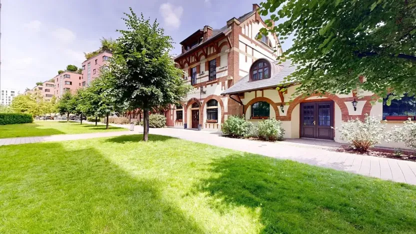Dražba restaurace, Praha - Holešovice, Jankovcova, 1096 m2