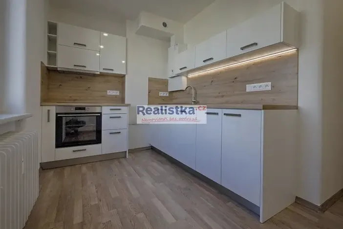Pronájem bytu 3+1, Plzeň, Pod Záhorskem, 77 m2