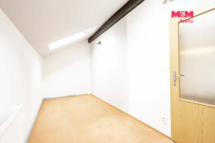 Pronájem obchodního prostoru, Nový Bor, Tržní náměstí, 108 m2
