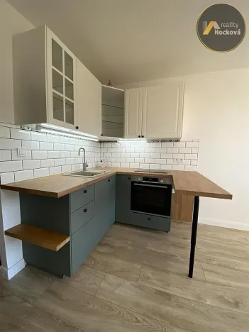 Pronájem bytu 1+kk, Kladno, Unhošťská, 27 m2