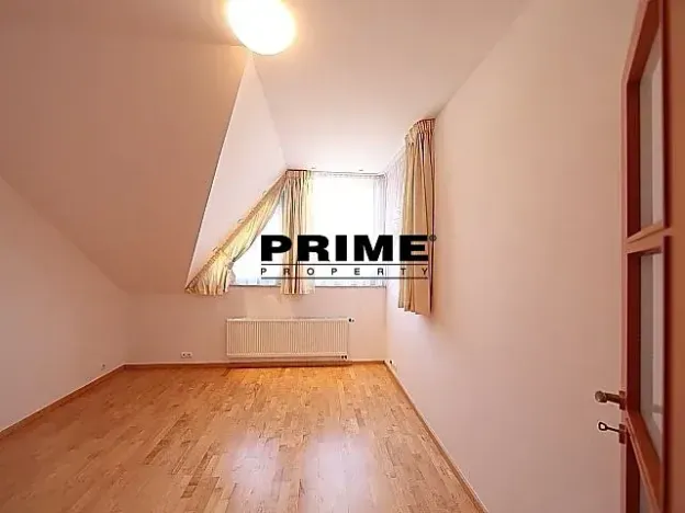 Pronájem kanceláře, Praha, Na cípu, 440 m2