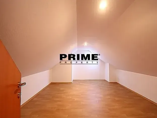 Pronájem kanceláře, Praha, Na cípu, 440 m2