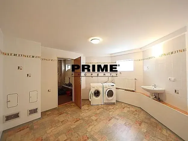 Pronájem kanceláře, Praha, Na cípu, 440 m2