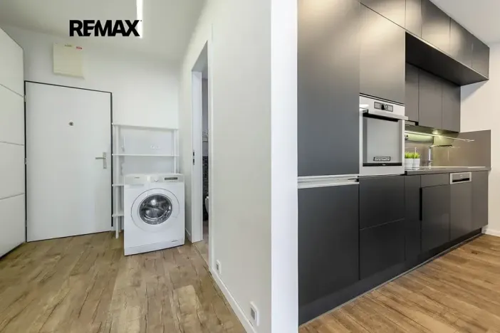 Pronájem bytu 2+kk, Praha - Vysočany, Pod Harfou, 55 m2