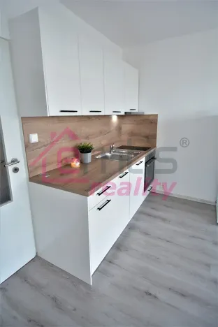 Pronájem bytu 1+kk, Praha - Kobylisy, Kyselova, 25 m2