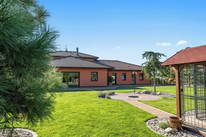 Prodej kanceláře, Velké Přítočno, 350 m2