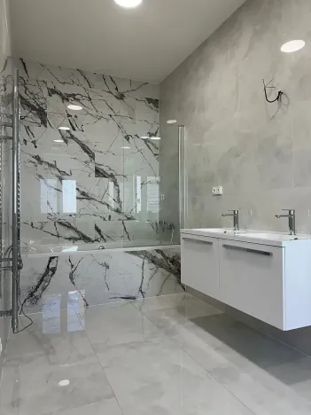 Pronájem bytu 4+1, Děčín, Husovo nám., 156 m2