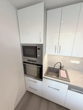 Pronájem bytu 1+kk, Praha, Michnova, 28 m2