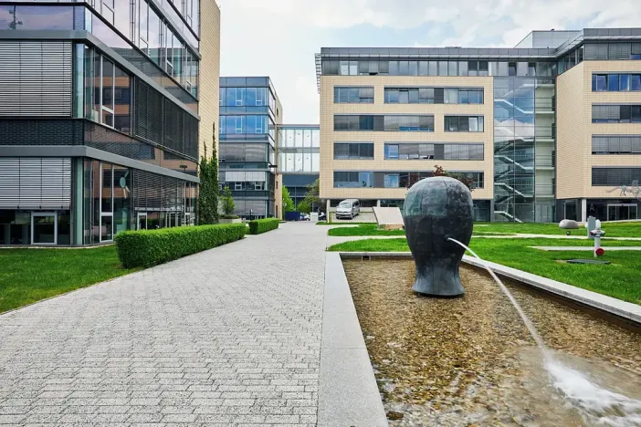 Pronájem kanceláře, Praha - Jinonice, Radlická, 1000 m2