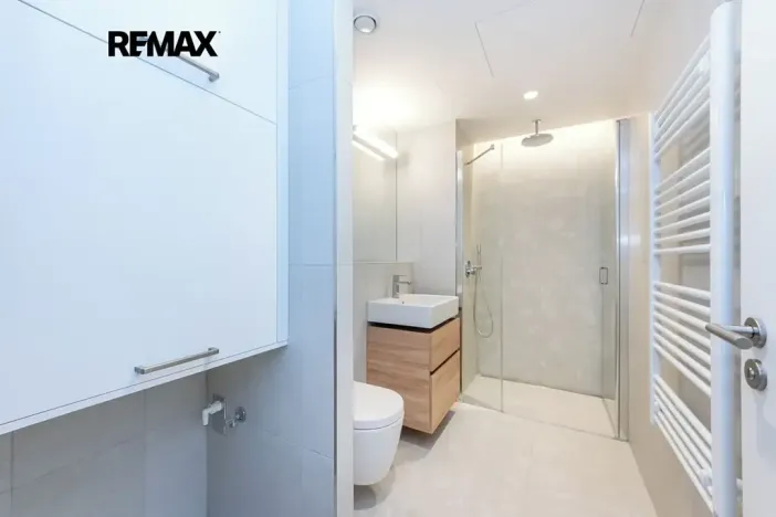 Pronájem bytu 2+kk, Praha - Radlice, U Komína, 41 m2
