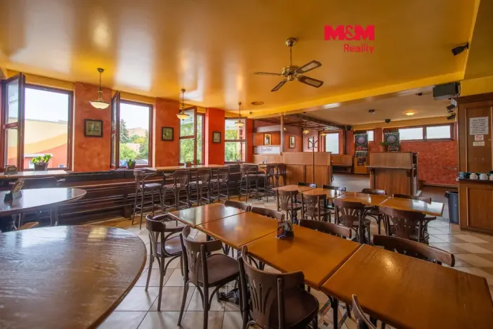 Pronájem restaurace, Most, Obránců míru, 400 m2