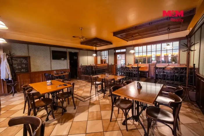 Pronájem restaurace, Most, Obránců míru, 400 m2