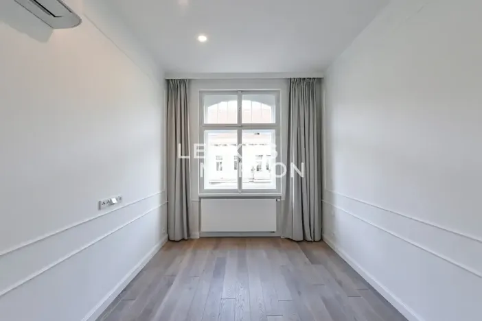 Pronájem bytu 2+kk, Praha - Vinohrady, náměstí Jiřího z Poděbrad, 56 m2