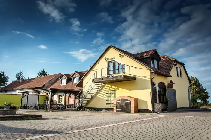 Prodej ubytování, Břežany I, 400 m2
