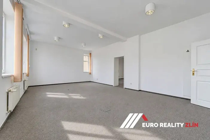 Pronájem kanceláře, Zlín, Vršava I, 477 m2