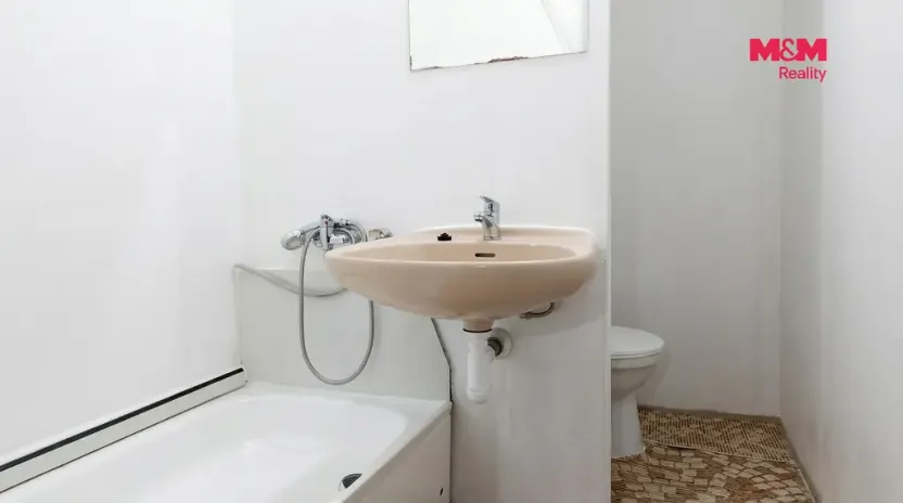 Pronájem bytu 1+kk, Hradec Králové - Nový Hradec Králové, třída Edvarda Beneše, 28 m2