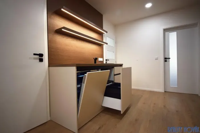 Pronájem bytu 3+kk, Praha - Holešovice, Janovského, 86 m2