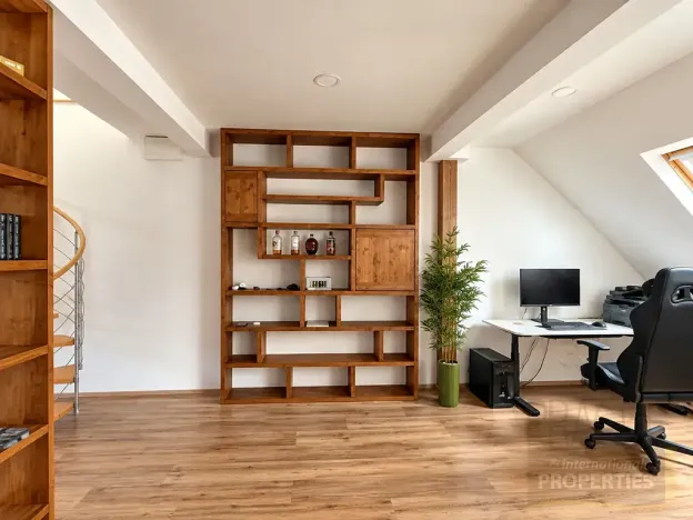 Prodej bytu 2+1, Praha - Libeň, Sokolovská, 110 m2