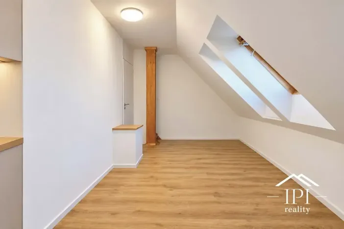 Pronájem bytu 2+kk, Praha - Holešovice, Komunardů, 53 m2