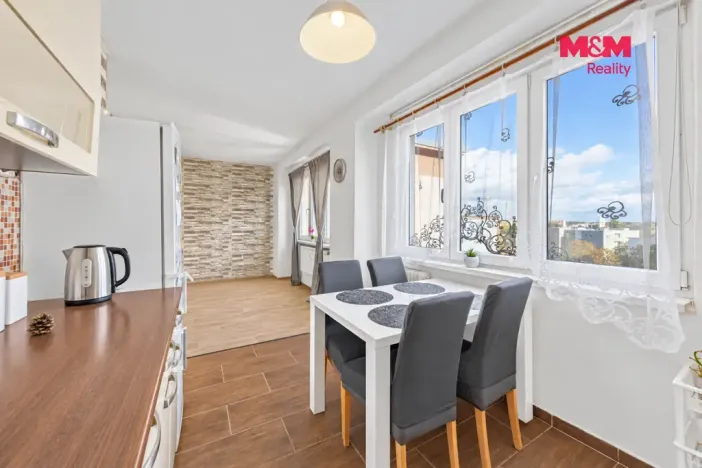 Prodej bytu 2+kk, Kralupy nad Vltavou - Lobeček, nám. Mládežníků, 52 m2