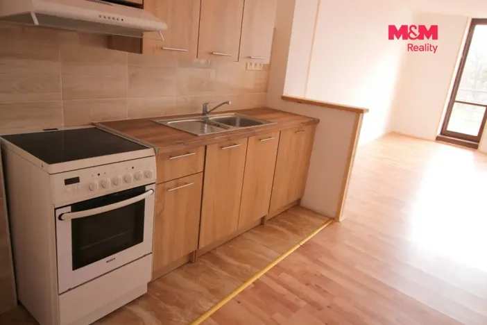 Pronájem bytu 1+1, Jaroměř, nám. Československé armády, 50 m2