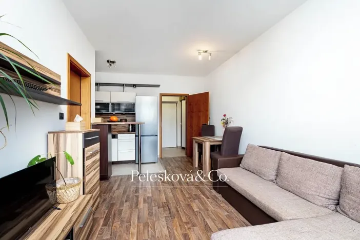 Pronájem bytu 2+kk, Praha - Suchdol, Májová, 45 m2
