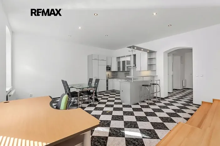 Prodej bytu 2+kk, Plzeň, Karlova, 86 m2
