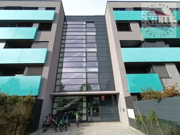 Pronájem bytu 2+kk, Praha - Holešovice, U průhonu, 47 m2