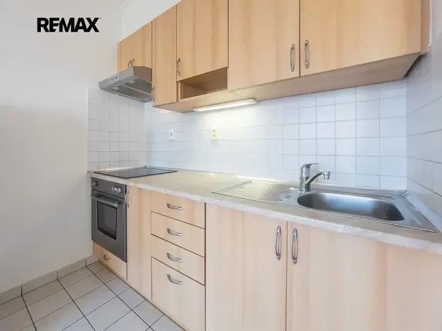 Pronájem bytu 1+kk, Praha - Horní Měcholupy, Padovská, 32 m2