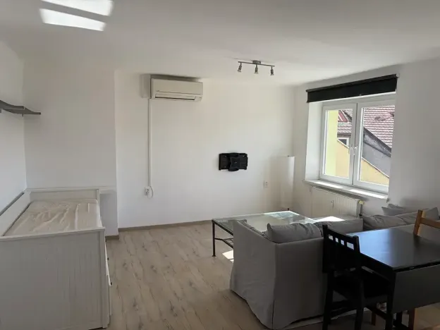 Pronájem bytu 1+kk, Brno, Mojmírovo náměstí, 35 m2