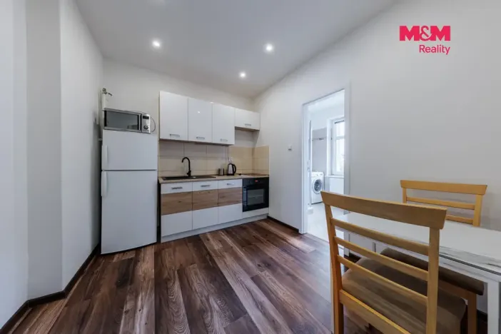 Pronájem bytu 1+1, Karlovy Vary - Stará Role, Holečkova, 33 m2