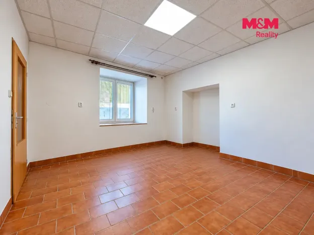 Prodej obchodního prostoru, Votice, Malé nám., 122 m2