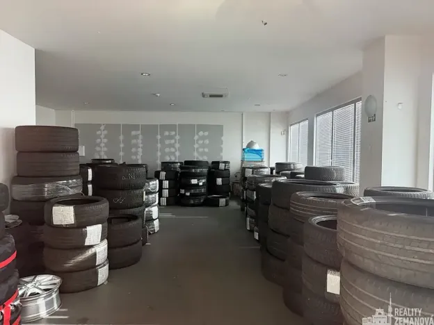 Pronájem komerční nemovitosti, Nupaky, Komerční, 470 m2