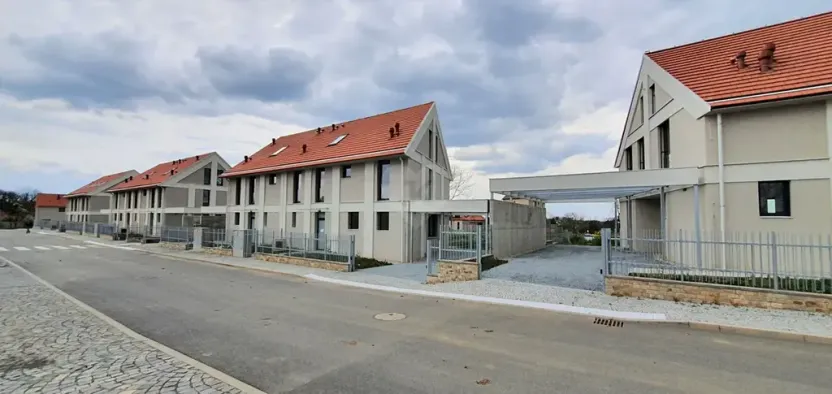 Pronájem bytu 2+kk, Praha - Královice, Ke Tvrzi, 47 m2