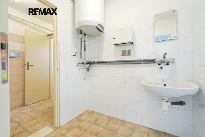 Pronájem obchodního prostoru, Plzeň, Na Roudné, 150 m2