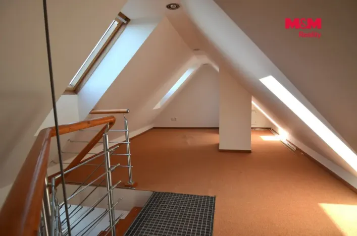 Pronájem kanceláře, Praha - Hloubětín, V Novém Hloubětíně, 162 m2