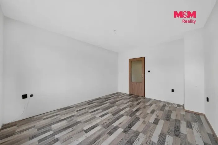 Prodej bytu 4+1, Černovice, U Mateřské školy, 82 m2