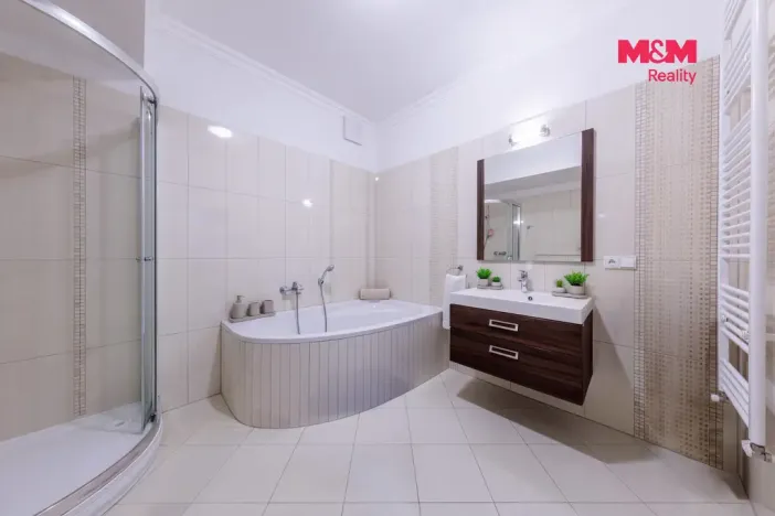 Pronájem bytu 3+kk, Karlovy Vary, Moravská, 80 m2