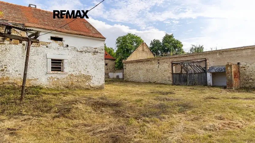 Prodej zemědělského objektu, Počedělice, 2500 m2