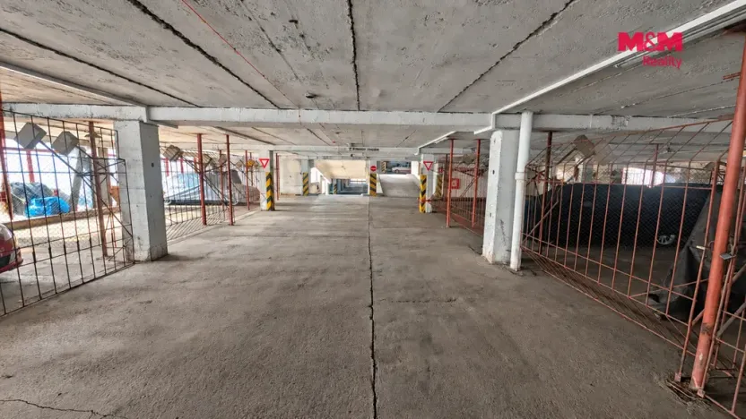 Prodej garážového stání, Praha - Střížkov, Lovosická, 18 m2